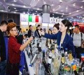 *酒品聚2026南京秋糖｜上届展会首日观众即突破10*次